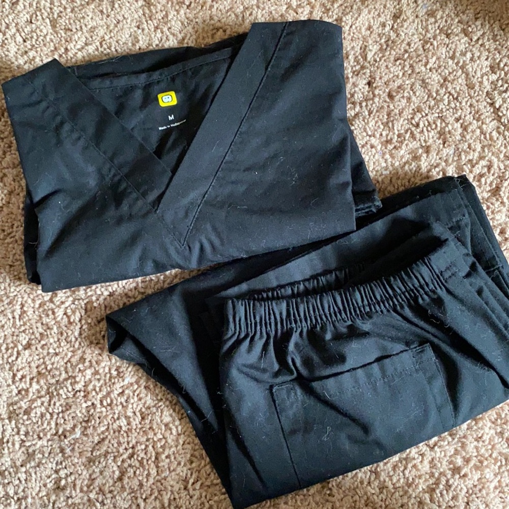 Scrub set